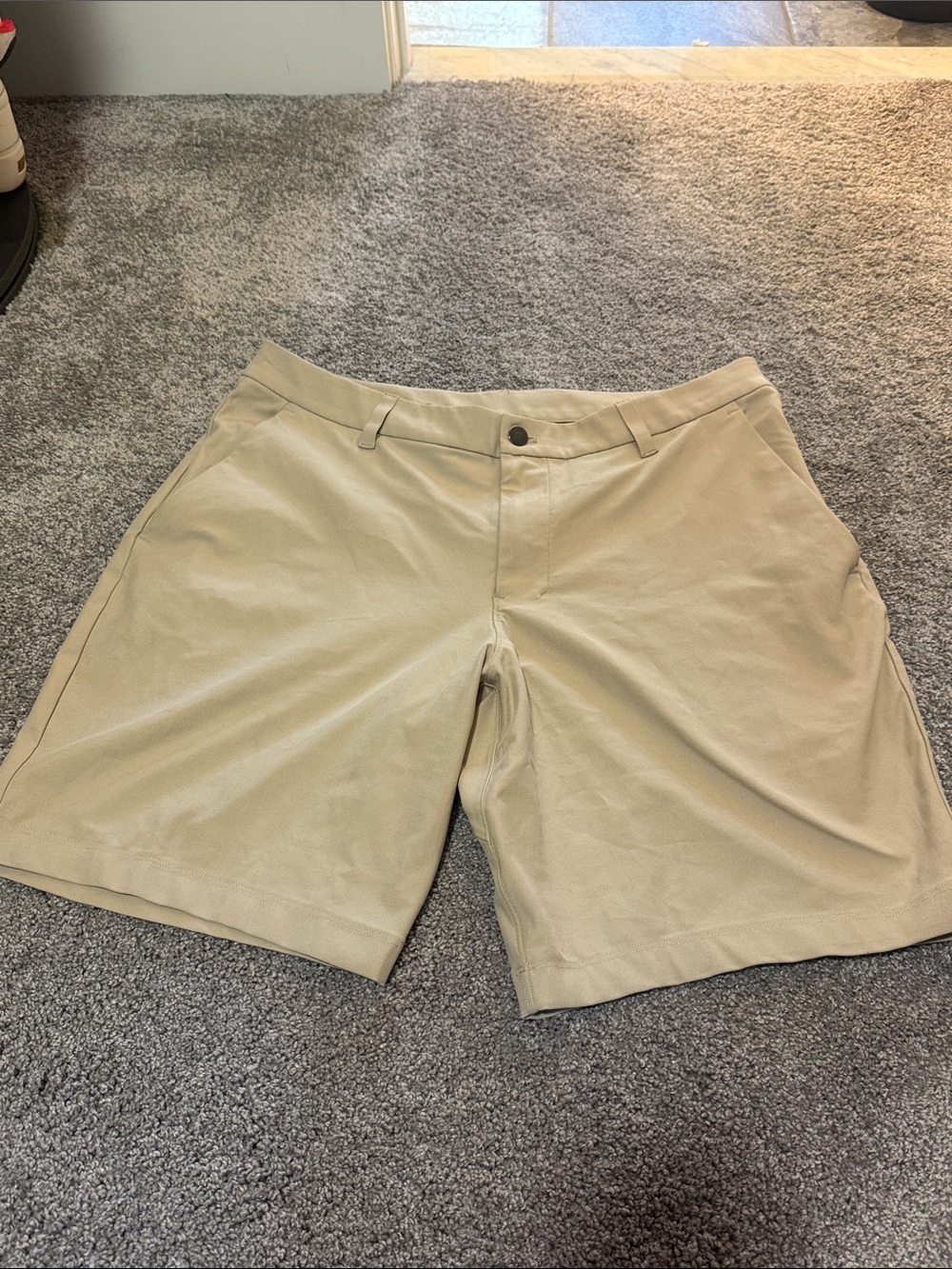 lululemon athletica Men's Tan Flat-Front Chino Shorts